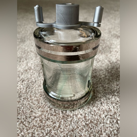 Vintage JB Williams Co. Glass Fishing Reel Aqua Velva - Picture 4 of 4